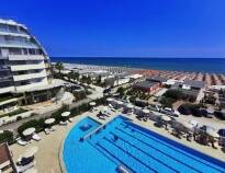 Hotel Le Palme ligger vid Adriatiska havet och erbjuder fantastisk utsikt och enkel tillgång till de orörda stränderna i Milano Marittima.