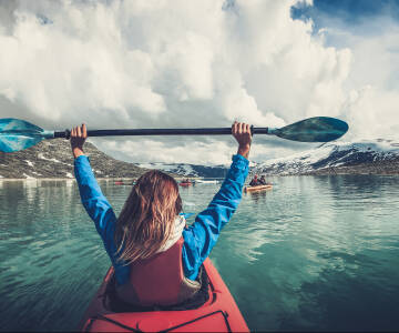 Hyr en cykel eller en kanot på hotellet och utforska det närområdet på land eller på vattnet.