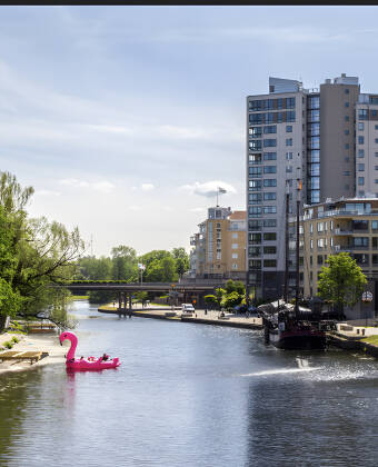 Es liegt nur 50 Meter vom malerischen Fluss Stångån entfernt.