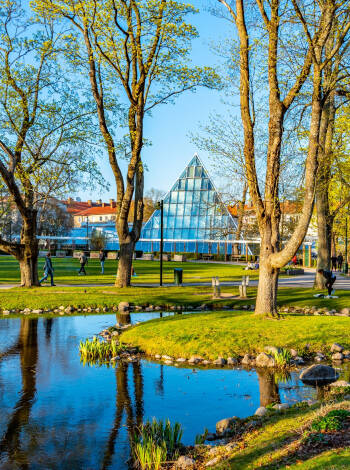 Besøg den smukke Trädgårdsföreningen park i nærheden.