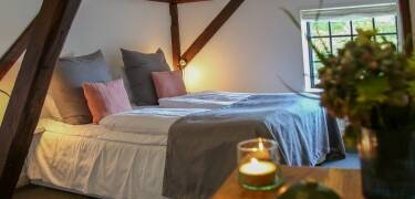 Hotellets rom er innredet med sans for både komfort og stil.