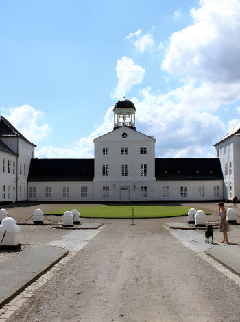 Upplev den kungliga stämningen på nära håll under en guidad tur på Gråstens Slott.