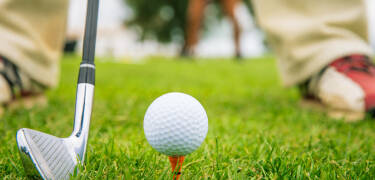 Agger Vin & Parkgolf byder på en unik kombination af vinsmagning, Europas første parkgolfbane, smuk natur og udendørs aktiviteter – en sjov oplevelse for alle aldre.