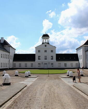 Opplev den kongelige atmosfæren på nært hold under en guidet tur på Gråstens slott.