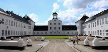 Experience the royal atmosphere up close on guided tours of Gråsten Castle.