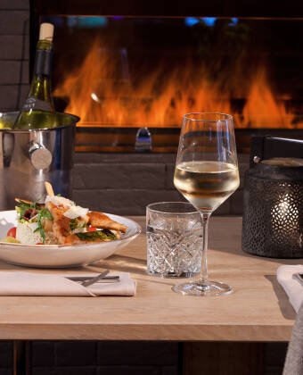 Nyd en 2-retters menu under dit ophold (inkluderet i pakken).