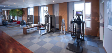 Sauna und Fitnessraum bietet das Lindner Hotel Hamburg Am Michel seinen Gästen.