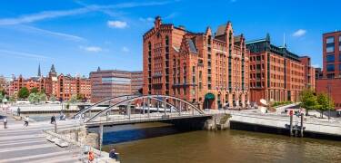 Numerous museums and theaters await your discovery in Hamburg.