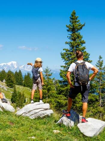 Entdecken Sie mehr als hundert malerische Wege zum Wandern, Radfahren oder Wintersport.