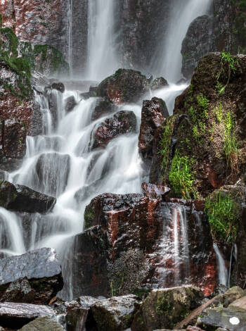 Erkunden Sie den atemberaubenden Nideck-Wasserfall, ein Naturwunder in der Nähe.