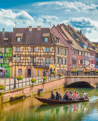 Machen Sie einen Spaziergang durch die charmanten Viertel von Colmar, darunter das malerische „Klein-Venedig“.