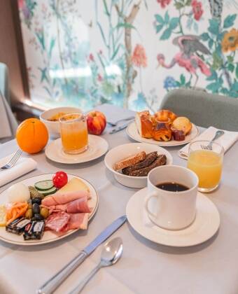 Start dagen med en lækker morgenmadsbuffet med mange forskellige muligheder.