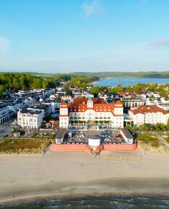 The famous spa town of Binz with its typical Baltic Sea architecture is only a few minutes away by car.