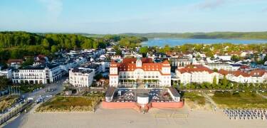 The famous spa town of Binz with its typical Baltic Sea architecture is only a few minutes away by car.