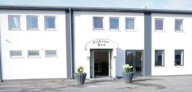 Njut av en fridfull vistelse i lugna och avkopplande omgivningar på Birkelse Hotel & Kro.