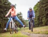 Ud over spa-behandlinger byder byen på naturskønne vandreture og cykelruter.