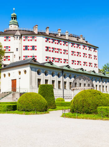 Upptäck Innsbrucks höjdpunkter som Ambras slott och Det gyllene taket i närheten.