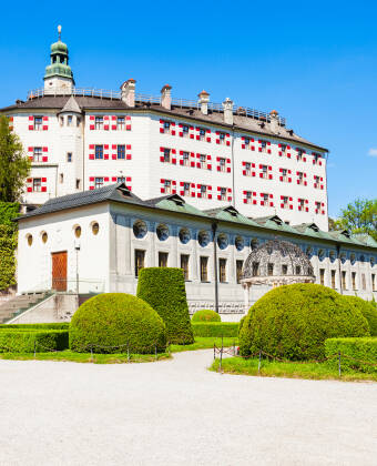 Entdecken Sie die Highlights von Innsbruck, darunter das Schloss Ambras und das Goldene Dachl.