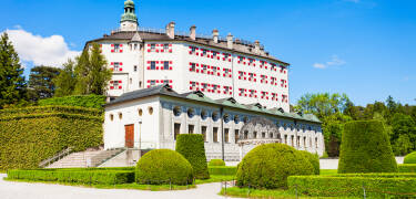 Entdecken Sie die Highlights von Innsbruck, darunter das Schloss Ambras und das Goldene Dachl.