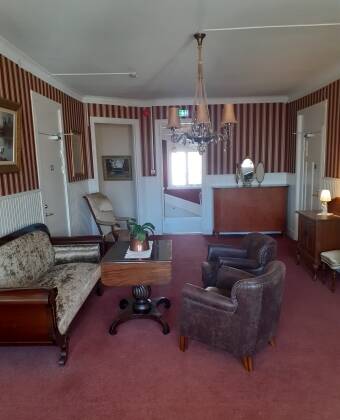 Vintageinspirerad inredning och unik arkitektur som skapar en minnesvärd vistelse.
