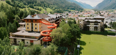 Übernachten Sie im miaflor Familien- & Aktivresort in der wunderschönen Lungau-Region.