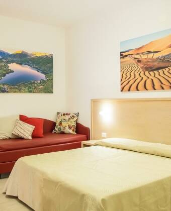 Air-conditioned rooms with balconies, Wi-Fi, satellite TV, and sleek bathrooms.