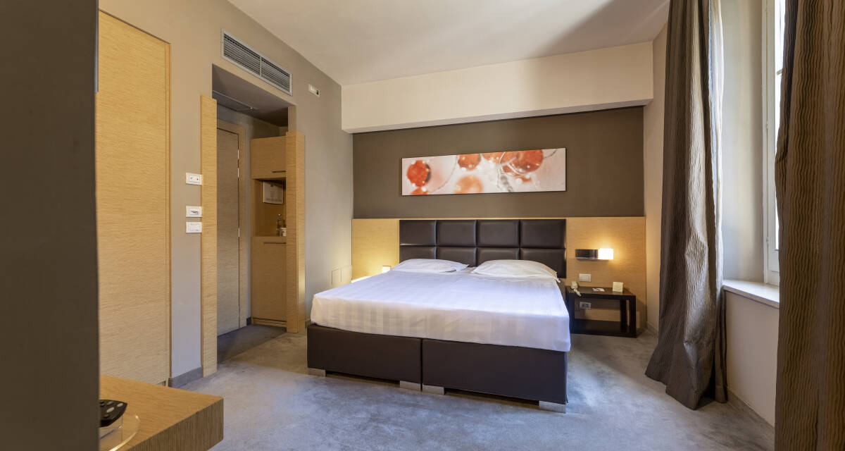 Double room w. 1 extra bed