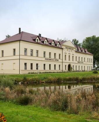 Im Zámek Kamenný Dvůr spürt man die Magie der ruhigen Landschaft ringsum.