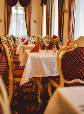 Dine in the traditional restaurant serving local and international cuisines.