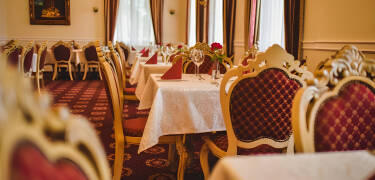Dine in the traditional restaurant serving local and international cuisines.