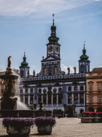 Erkunden Sie den historischen Charme von České Budějovice und seinen ikonischen Platz.