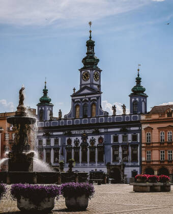 Erkunden Sie den historischen Charme von České Budějovice und seinen ikonischen Platz.