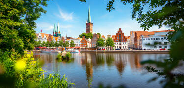 Tag en dagstur til Lübeck og fordyb dig i byens fascinerende historie og kultur.