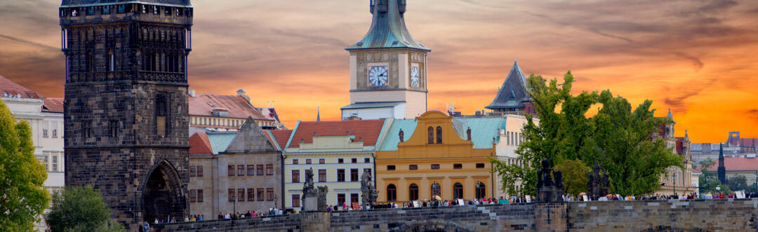 Upplev kultur och charm i Prag – bara en kort bilresa bort.