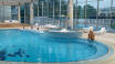 På hotellets velværesenter finner dere et innendørs svømmebasseng med spabad og massasje samt et utendørs svømmebasseng.