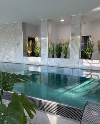 Ren afslapning venter i hotellets wellness-område, som har swimmingpool, sauna og Kneipp behandlinger.