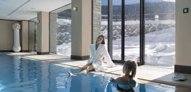 Hotellets wellnessavdelning är 1 200 m² stor och har en pool med panoramautsikt, saltvattenbad och olika bastur och relaxrum.