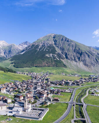 Enjoy a scenic mountain escape combined with duty-free shopping.