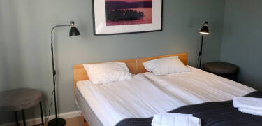 Nipanhotellet has simple but comfortable rooms that offer everything you need for a relaxing break.
