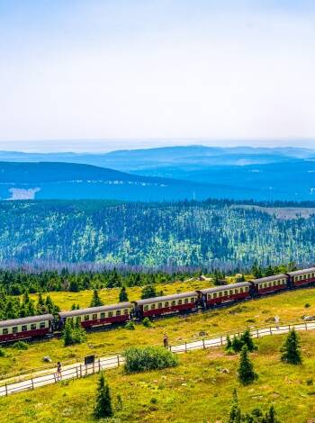 En tur med Brockenbahn är en klassisk del av varje semester i Harzbergen.
