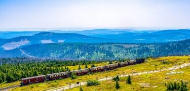 En tur med Brockenbahn är en klassisk del av varje semester i Harzbergen.