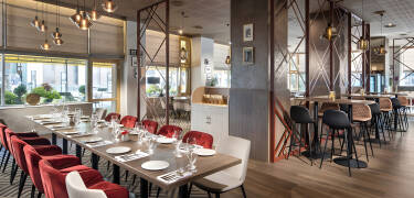 Njut av utsökt mat på Restaurant La Brasserie och få 10% rabatt på din måltid som hotellgäst.