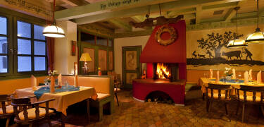 Nyt lokale smaker og sesongbaserte retter i restauranten.