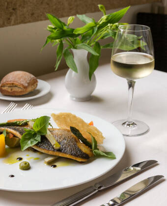 Savor Provençal and international flavors in a refined, welcoming restaurant.