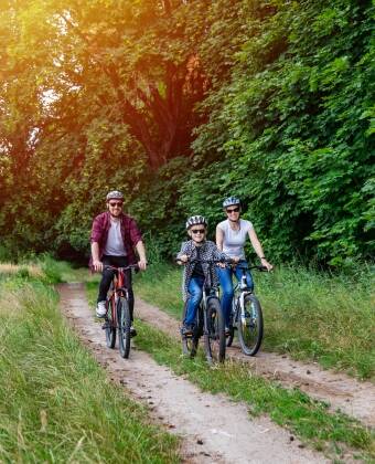 Du kan også udforske området på cykel. Du kan nemt opbevare dine cykler på hotellet.
