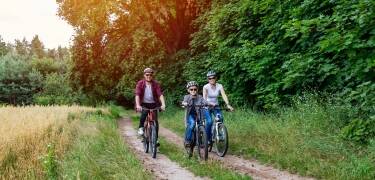 Varför inte passa på att utforska området på cykel? Du kan enkelt förvara dina cyklar på hotellet.