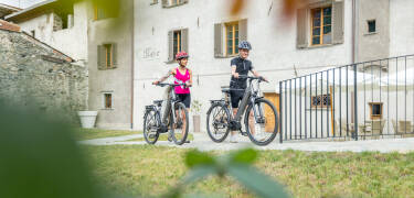 Personalen hjälper dig gärna att planera oförglömliga cykelturer, vandringsturer eller äventyr med elcykel i omgivningarna.