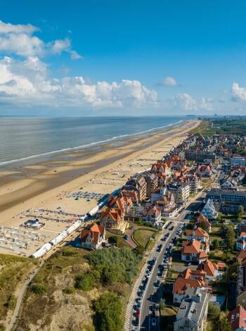 De Haan charms with its Belle Époque architecture, cosy streets and relaxed seaside atmosphere.