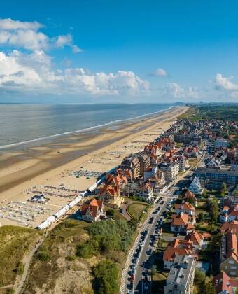 De Haan begeistert mit Belle-Époque-Architektur, gemütlichen Straßen und entspannter Atmosphäre am Meer.