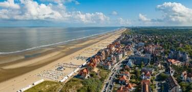 De Haan begeistert mit Belle-Époque-Architektur, gemütlichen Straßen und entspannter Atmosphäre am Meer.